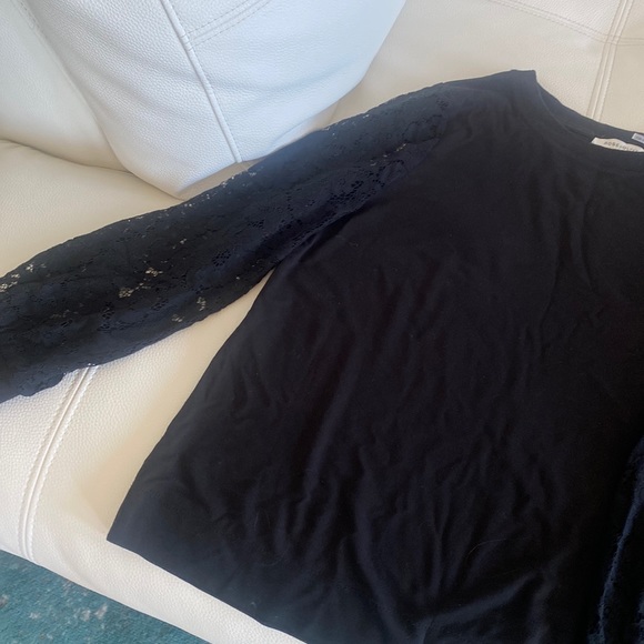 Sweatshirt with lace sleeves - Picture 1 of 2